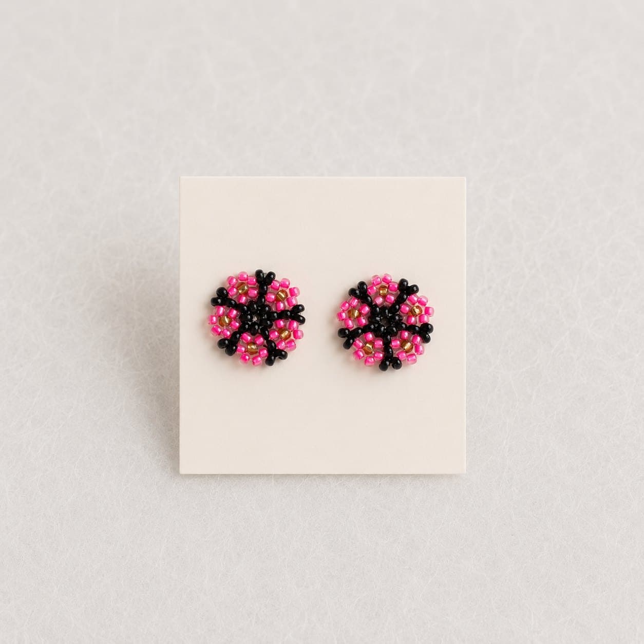 Round Studs 24