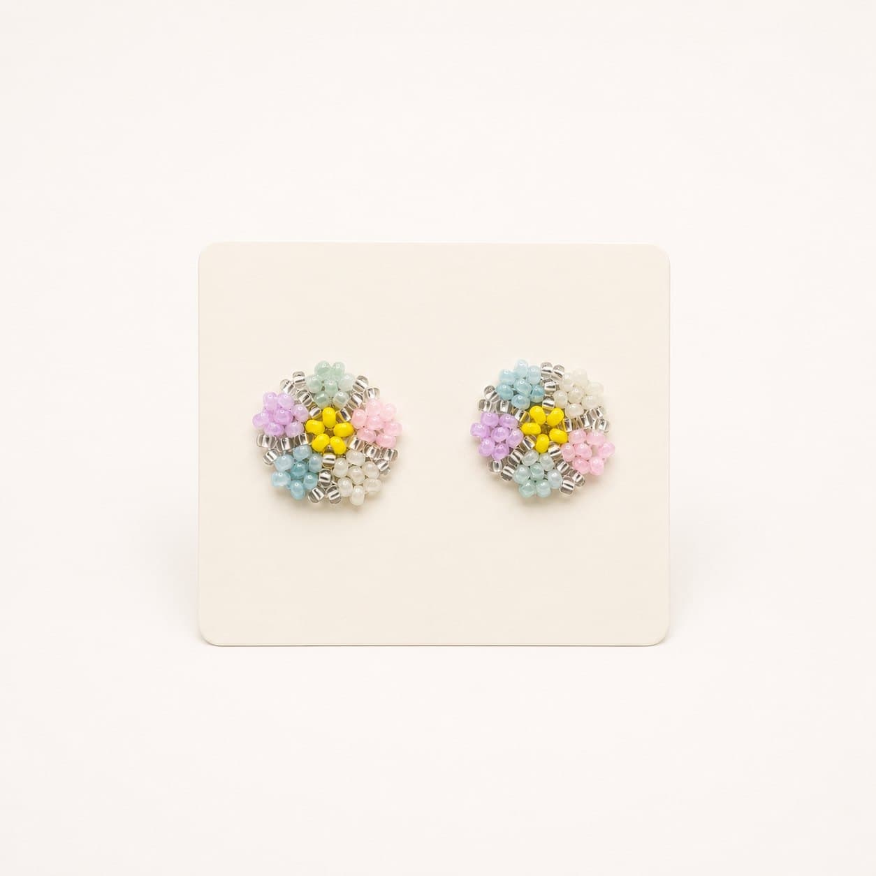 Round Studs 25